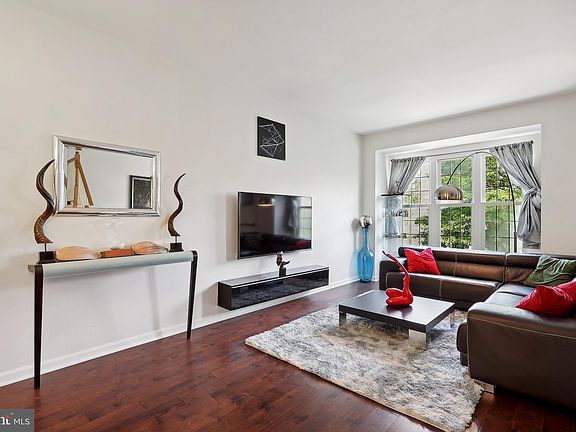 4th image of 2490 Clover Field Cir