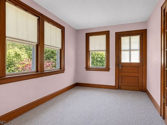 4th image of 37 White Hall Rd