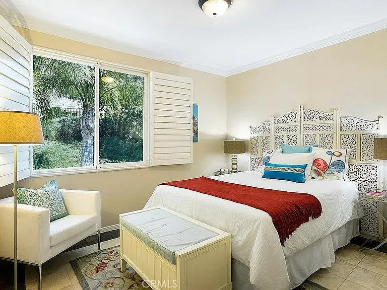 948 Ellesmere Way — Photo 32