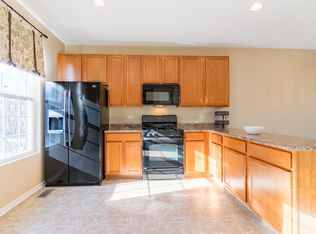 205 Comstock Dr #205, Elgin, IL 60124