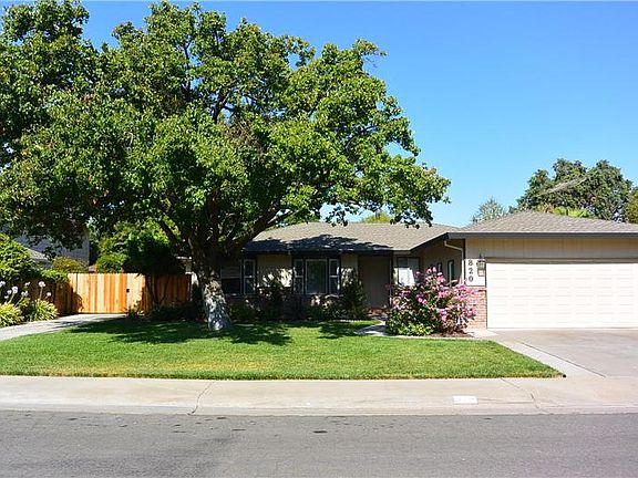 3rd image of 820 Meadows Cir