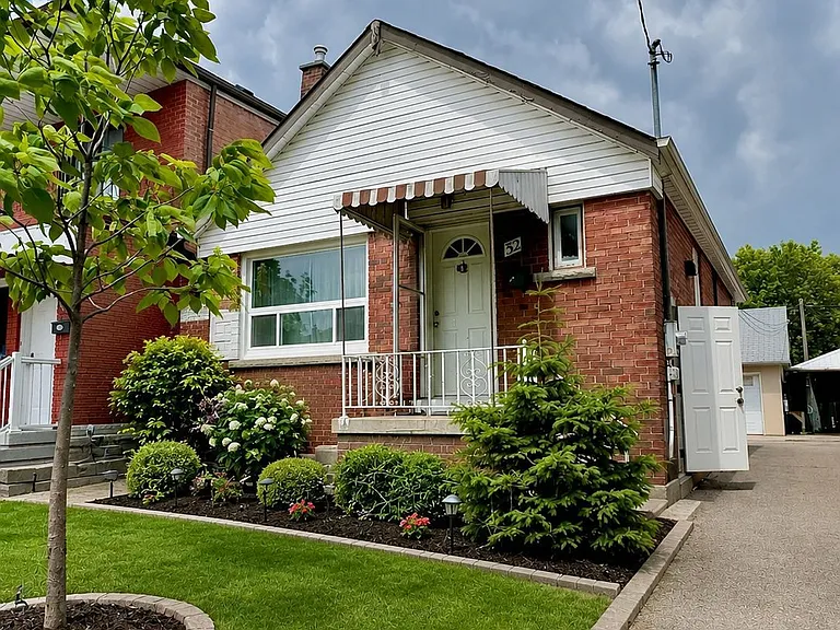 32 Belgravia Ave #MAIN — Photo 1