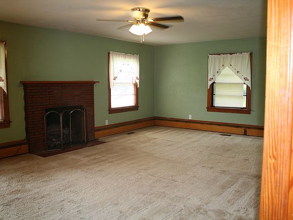Living Room 24' x 15.5'
