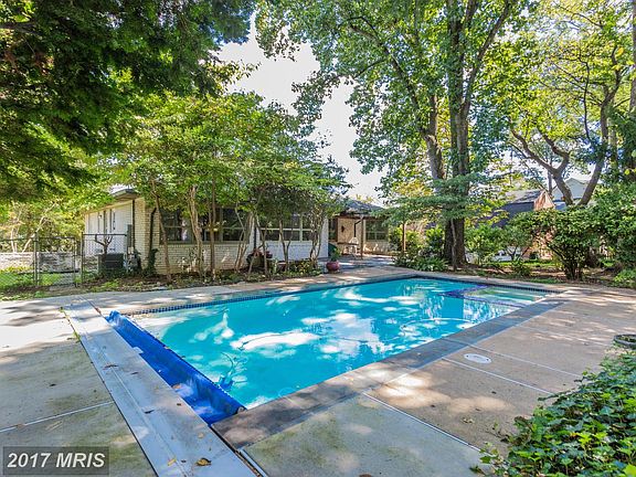 2nd image of 1438 Highwood Dr