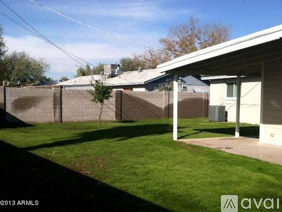 4th image of 935 E San Juan Ave