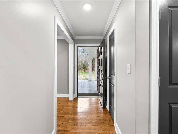 3rd image of 218 S Matlock Ave
