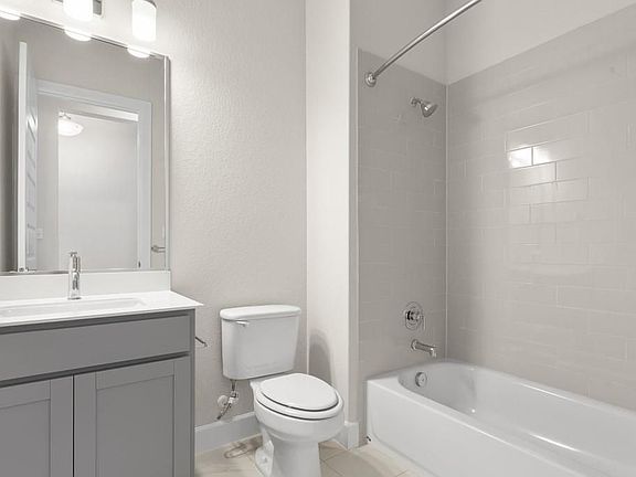 4th image of 513 Treaty Oak Dr
