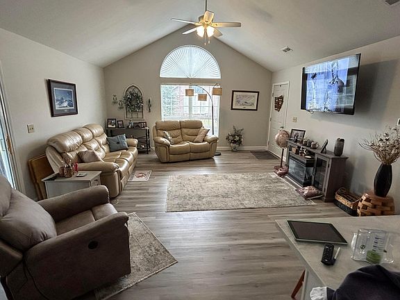 2nd image of 2493 Meadow Glade Dr