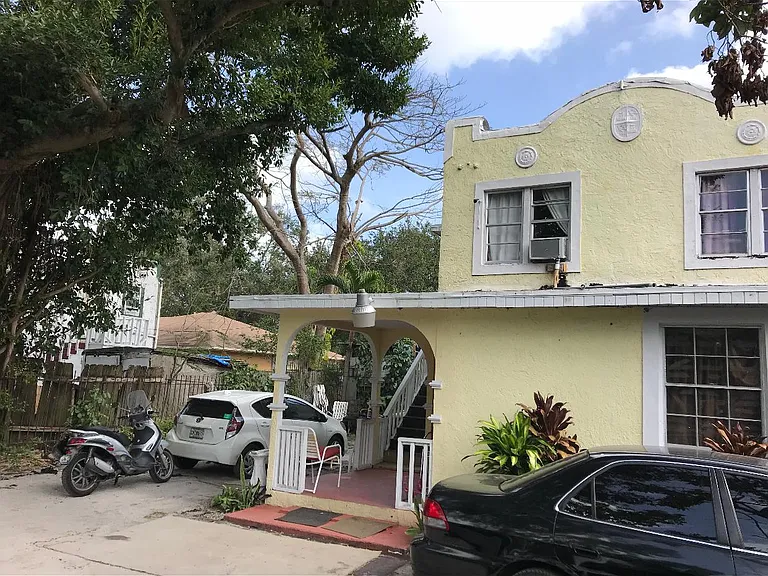 5023 NW 5th Ave — Photo 2