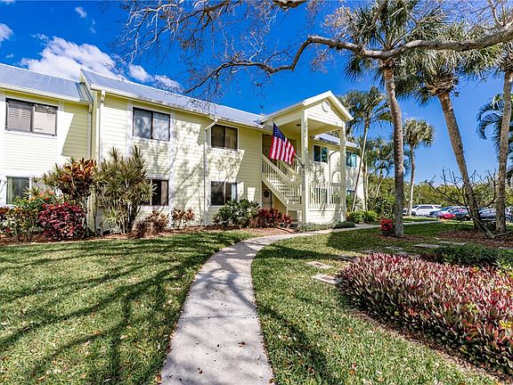 3rd image of 5720 Marina Dr APT 1