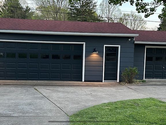 4th image of 32 Beechrock Dr