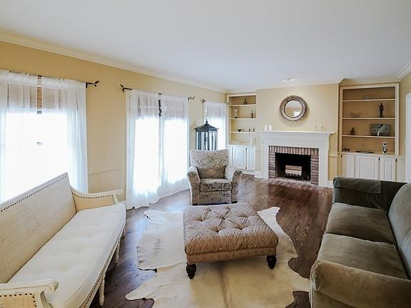 4th image of 150 Village Circle Dr