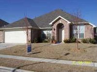 816 Duck Pond Dr, Grand Prairie, TX 75052