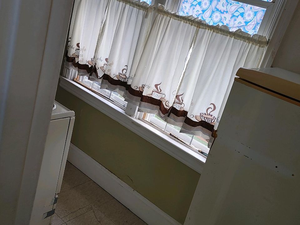 2nd image of 135 S 5th St APT 3