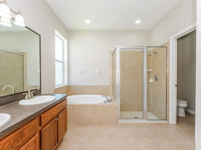 1807 Bonita Bluff Ct — Photo 10