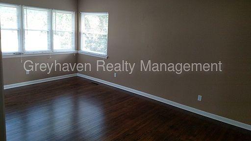 5th image of 728 Hargraves Ave