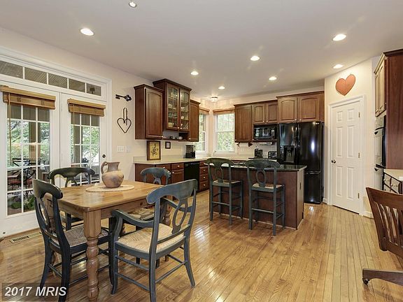 5th image of 5813 Grosvenor Ln