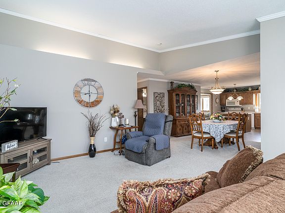 5th image of 418 Crestwood Ct SE