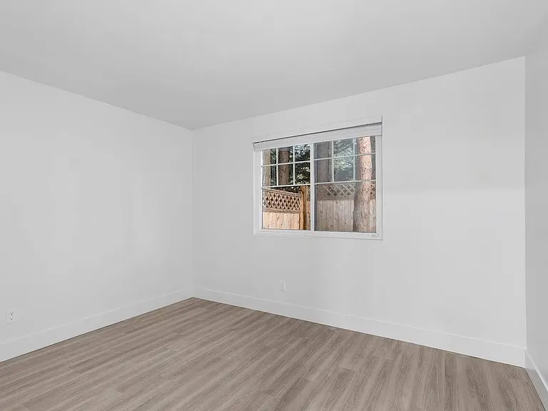 The Rosewood Apartments — Photo 12
