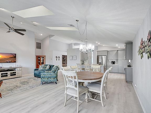 4th image of 6192 Bay Isles Drive