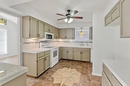4402 Squaw Pass Ct — Photo 8