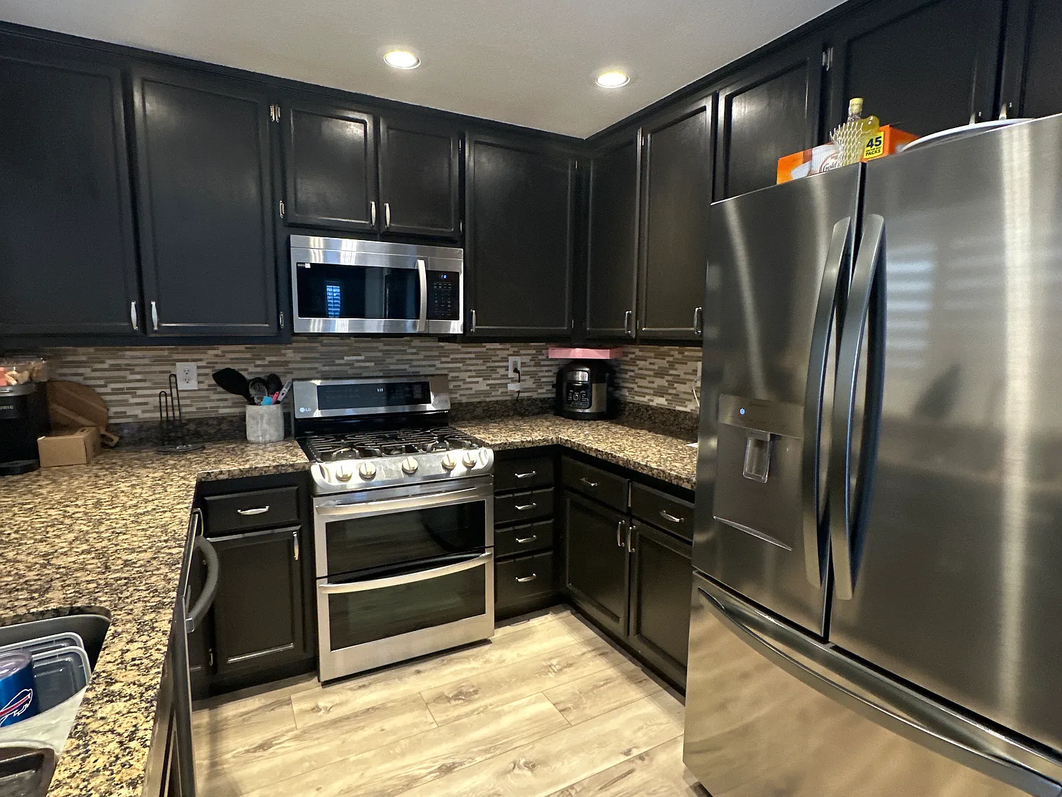3 bed, 2.5 bath, 1880 sqft, $3,200 — Photo 3