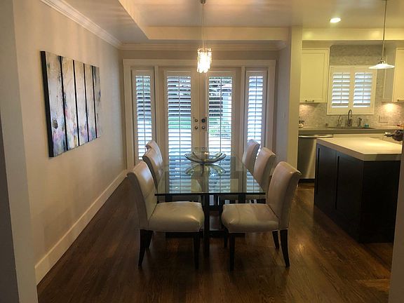 4th image of 640 College Ave