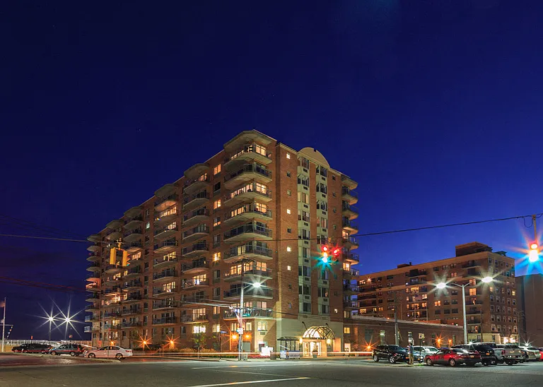 10 West Apartments — Photo 42