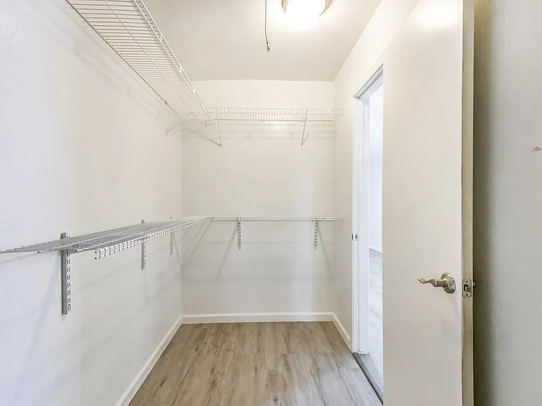 521 N Redrock St — Photo 12