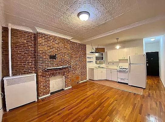 1st image of 711 Carroll St APT 1R