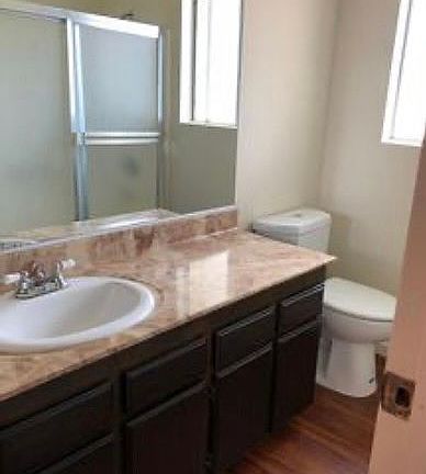 5th image of 704 Green Ln #B