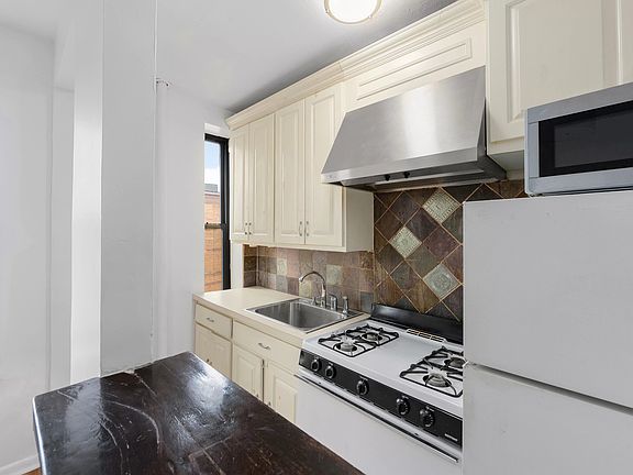4th image of 129 E 102nd St APT 5C