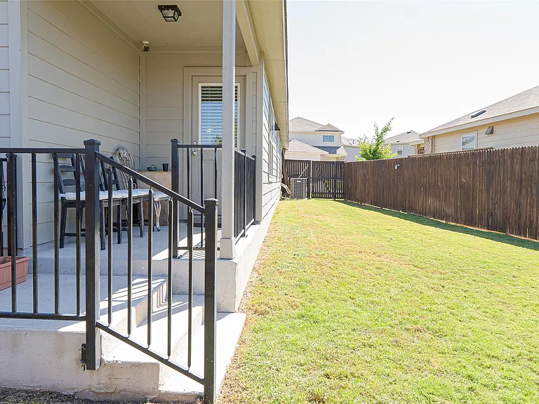 108 Circle Way — Photo 39
