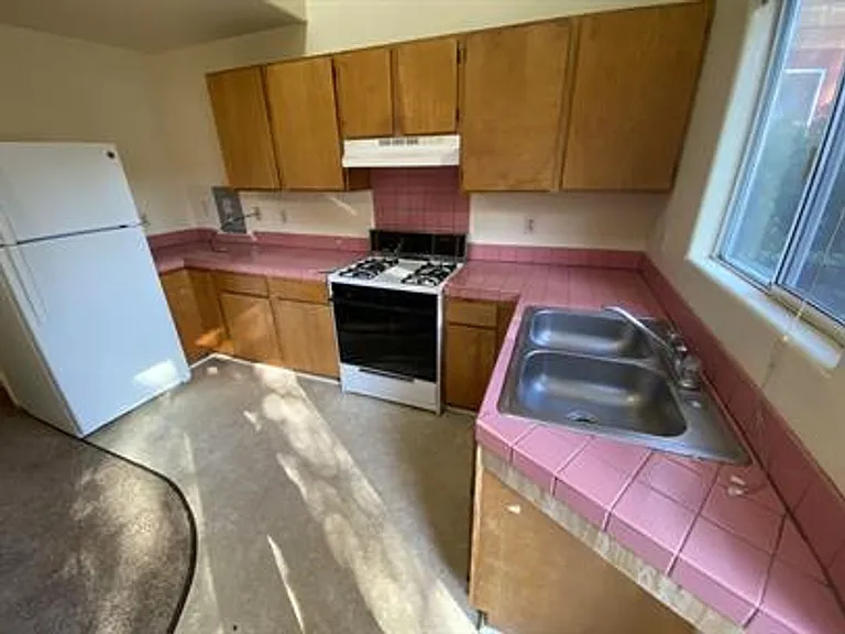 1213 Spear Ave — Photo 12