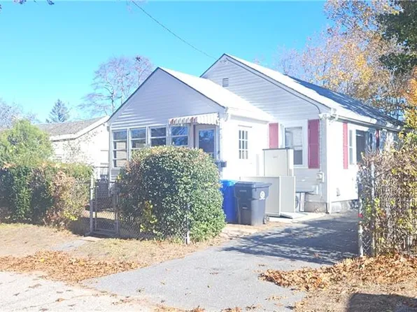 5 Booth Ave E, Riverside, RI 02915