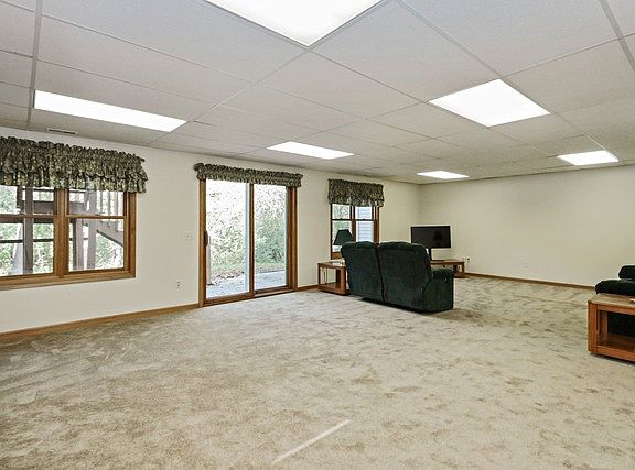 5th image of 218 S Dawn Marie Dr