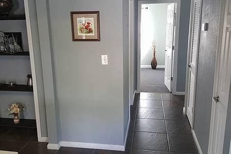 5th image of 210 Lewfield Cir