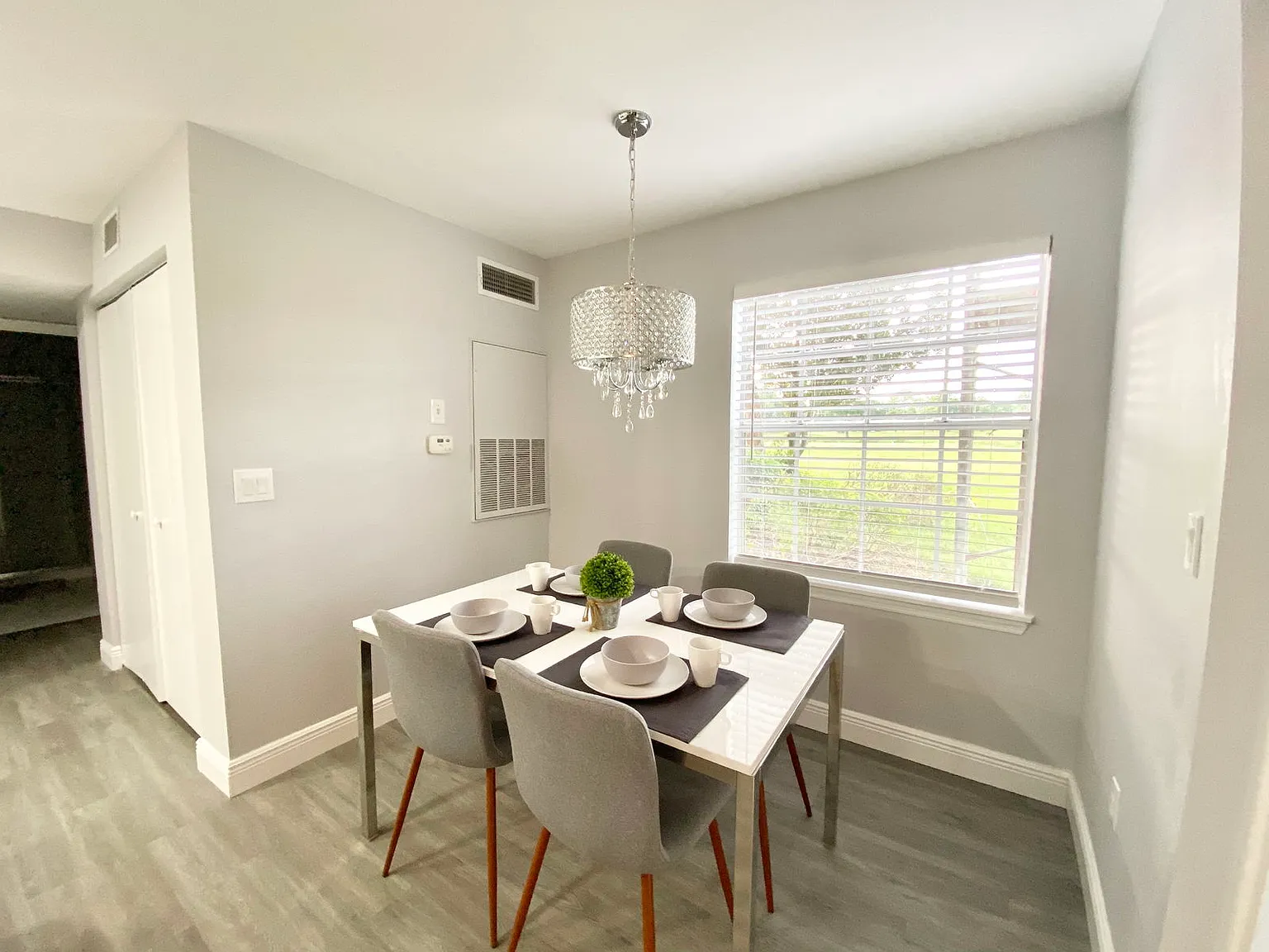 2 bed, 1.0 bath, 1007 sqft, $2,500 — Photo 3