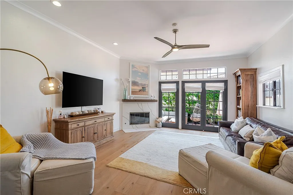 210 S Prospect Ave — Photo 1