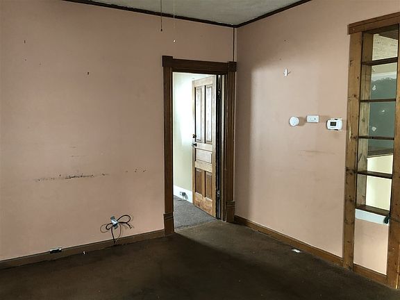 5th image of 3810 Leslie Ave