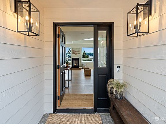 4th image of 2585 Passage View Lane NE