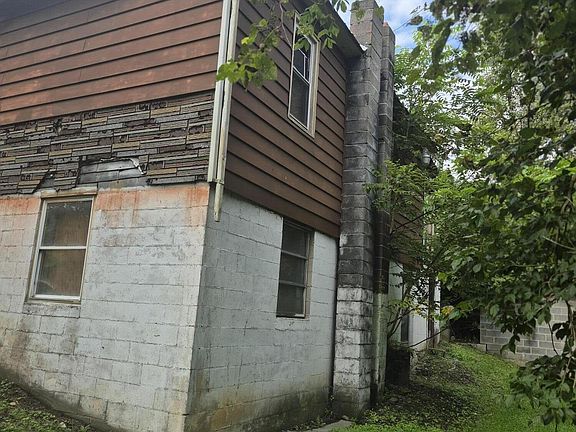 3rd image of 227 Combs Rd