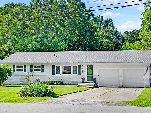 2nd image of 2654 E Portland Street