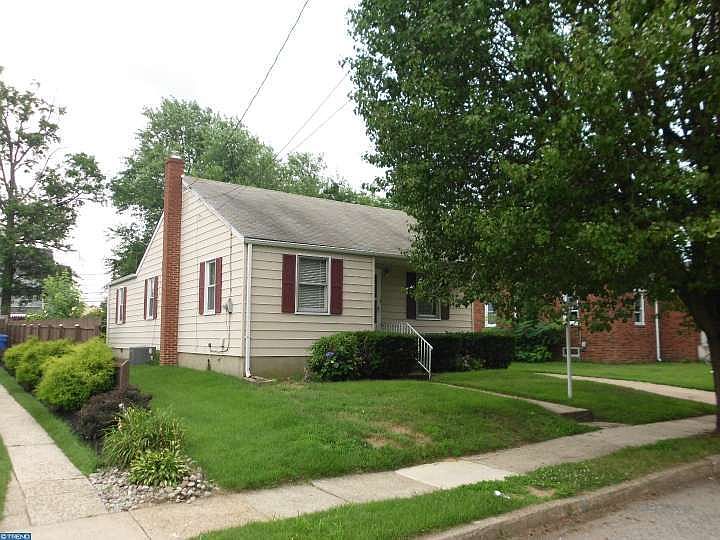 1st image of 829 Moorland Ave