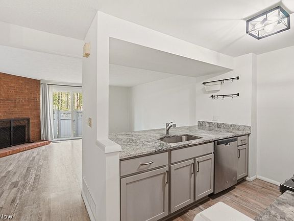 5th image of 3931 Lake Run Blvd