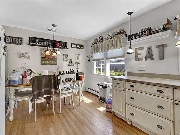 5th image of 7 Poplar Dr