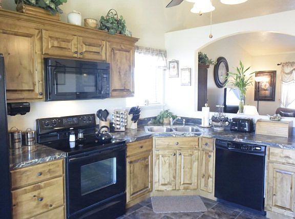 3rd image of 3031 E Larson Dr