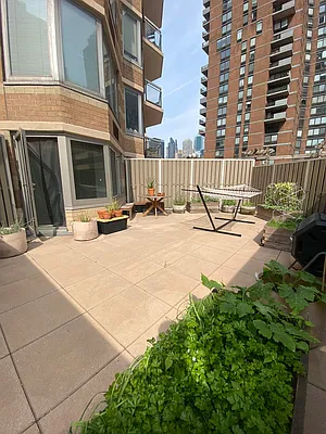 Rented by Fischer Group Realty, LLC | media 11