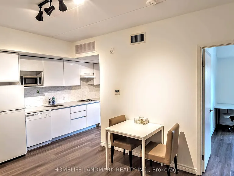 268 Lester St #304 — Photo 6