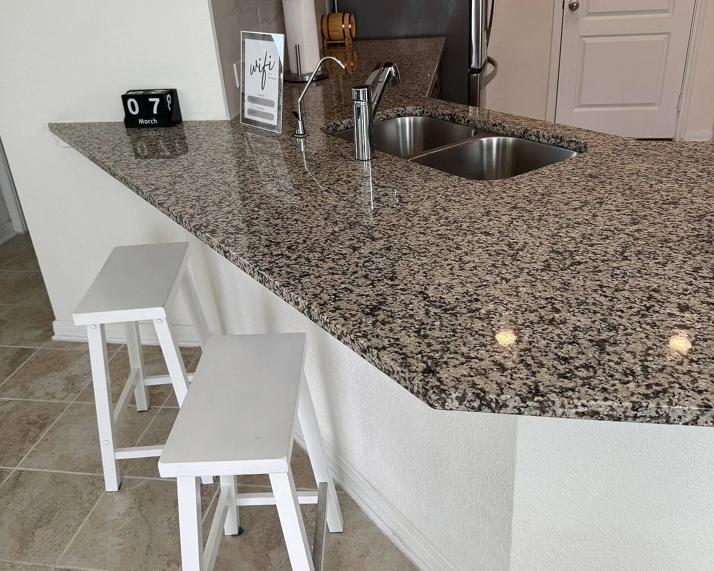 South Houston - Fully Furnished! - Move-in Ready! — Photo 4